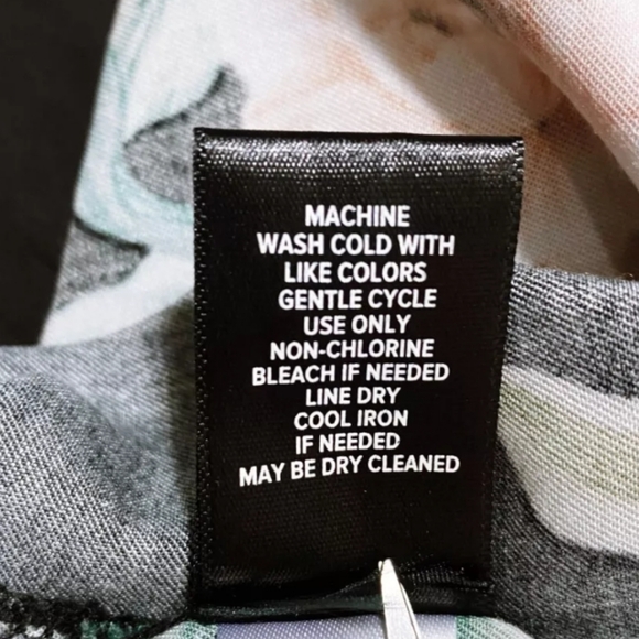 Torrid Womens Challis Romper Size 3X 3 Black Floral V-Neck Pockets Sleeveless - Picture 7 of 11